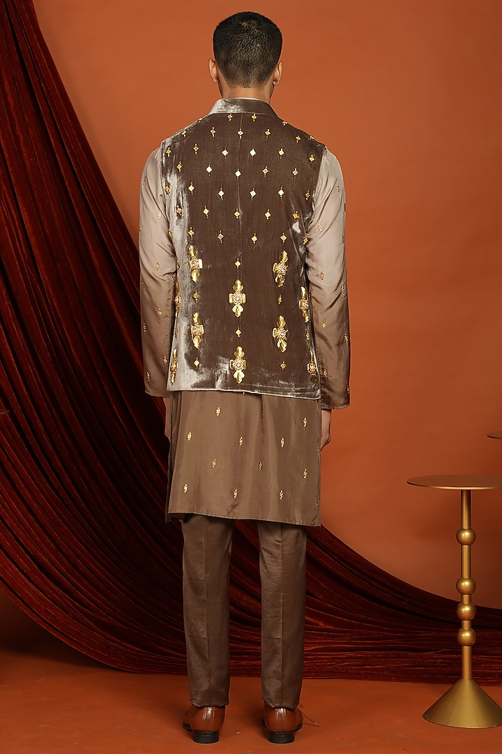Brown Velvet Pearl Embroidered Bundi Jacket Set by Papa Don't Preach by Shubhika Men at Pernia's Pop Up Shop