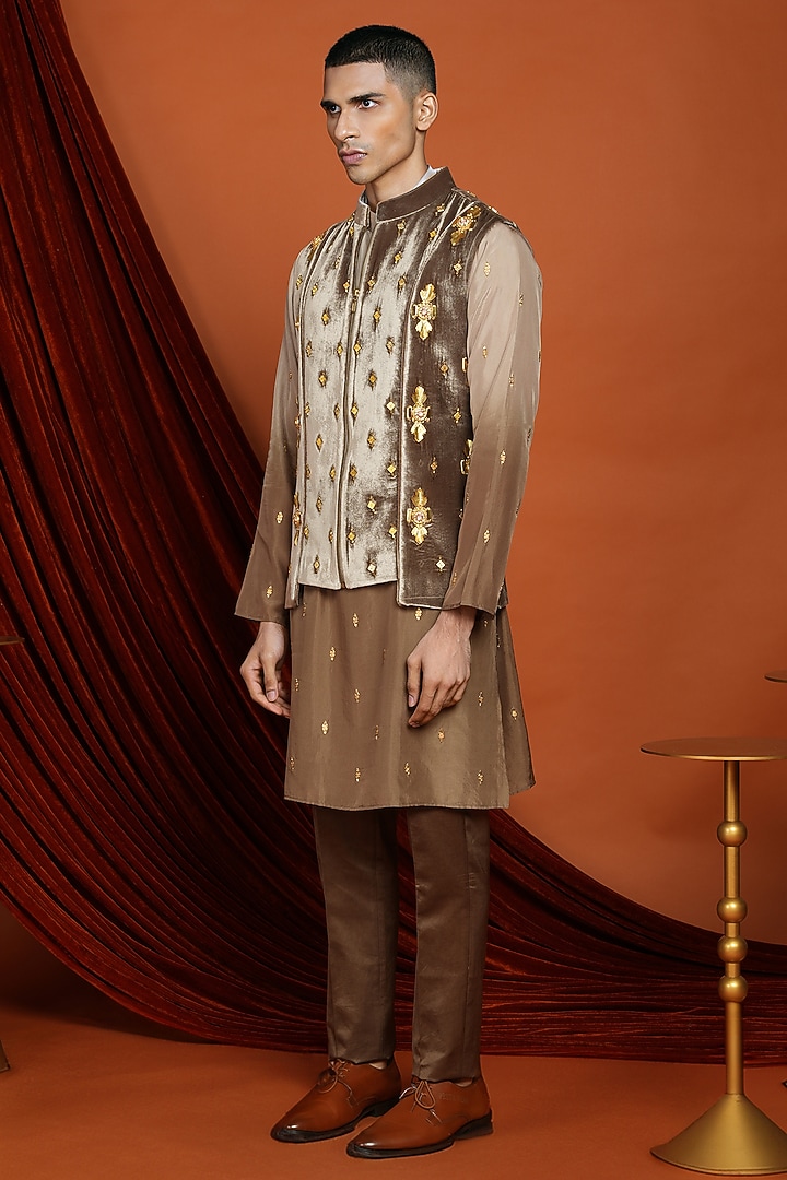 Brown Velvet Pearl Embroidered Bundi Jacket Set by Papa Don't Preach by Shubhika Men at Pernia's Pop Up Shop