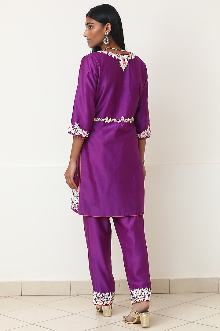 Purple Embroidered Kurta Set by Powder Pink at Pernia's Pop Up Shop