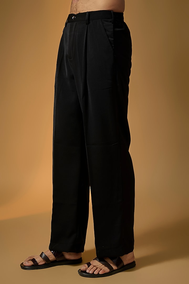 Black Japanese Suiting Embroidered Kurta Set by PARV DESIGN STUDIO at Pernia's Pop Up Shop