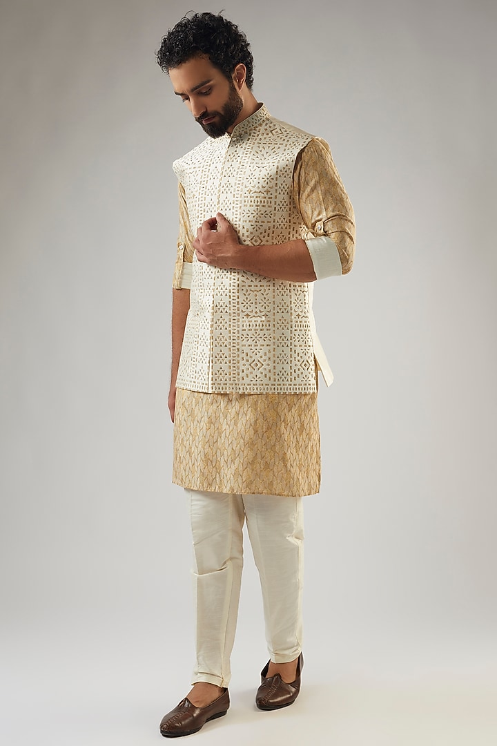 Off-White Raw Silk Embroidered Bundi Jacket Set by PARV DESIGN STUDIO at Pernia's Pop Up Shop