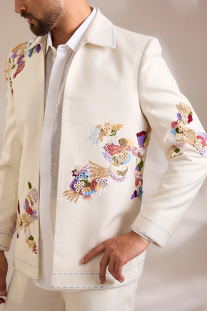 Off-White Suiting Embroidered Jacket Set by PARV DESIGN STUDIO at Pernia's Pop Up Shop