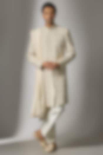 Cream Chanderi Silk Resham Embroidered Sherwani Set by PARV DESIGN STUDIO