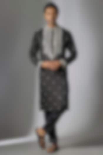 Black Chanderi Satin Silk Mirror Embroidered Kurta Set by PARV DESIGN STUDIO