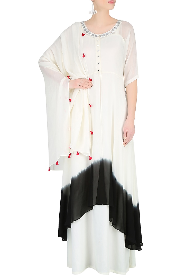 Off white and black monochrome kurta set available only at Pernia's Pop Up Shop.