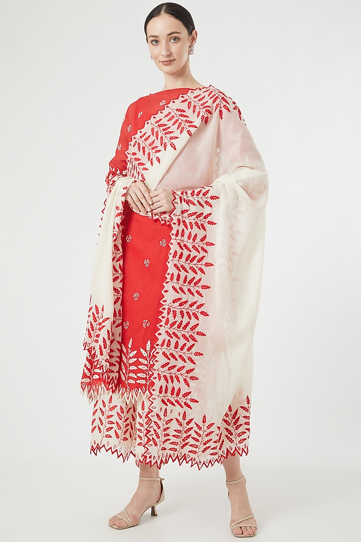 White Dupatta With Embroidery by Peachoo