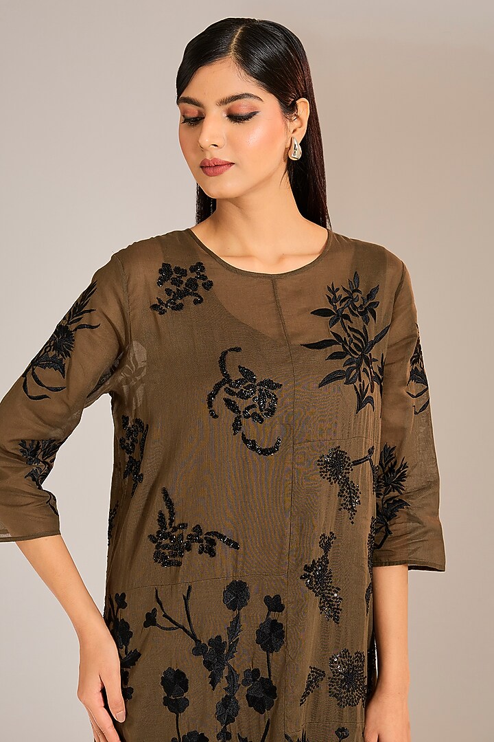 Khaki & Black Handloom Cotton Thread Work Kurta by Peachoo at Pernia's Pop Up Shop
