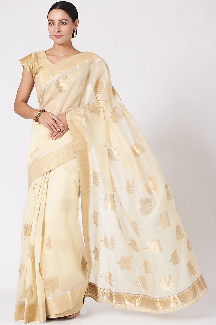 Off White Silk & Zari Saree Set by Peeli Kothi at Pernia's Pop Up Shop