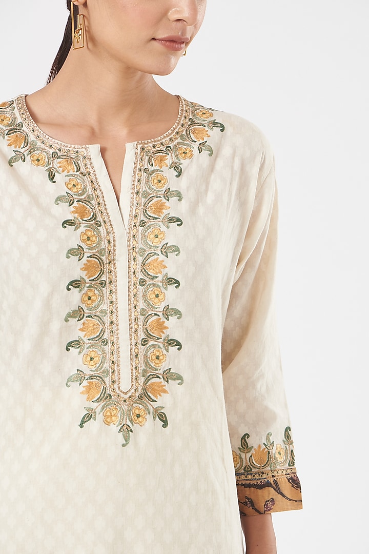 White Embroidered & Printed Kurta Set by Peenacolada at Pernia's Pop Up Shop