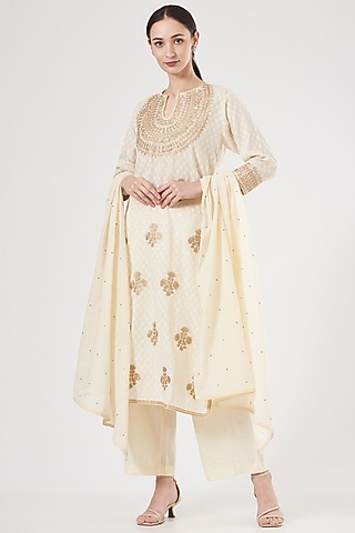 White Aari Embroidered Kurta Set by Peenacolada