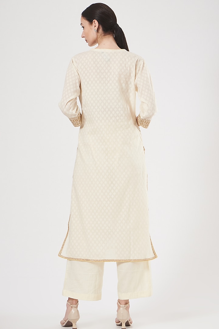 White Aari Embroidered Kurta Set by Peenacolada at Pernia's Pop Up Shop