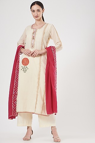 Off-White Embroidered Kurta Set by Peenacolada