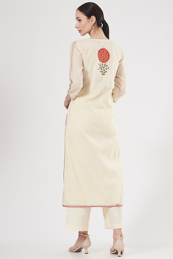 Off-White Embroidered Kurta Set by Peenacolada at Pernia's Pop Up Shop