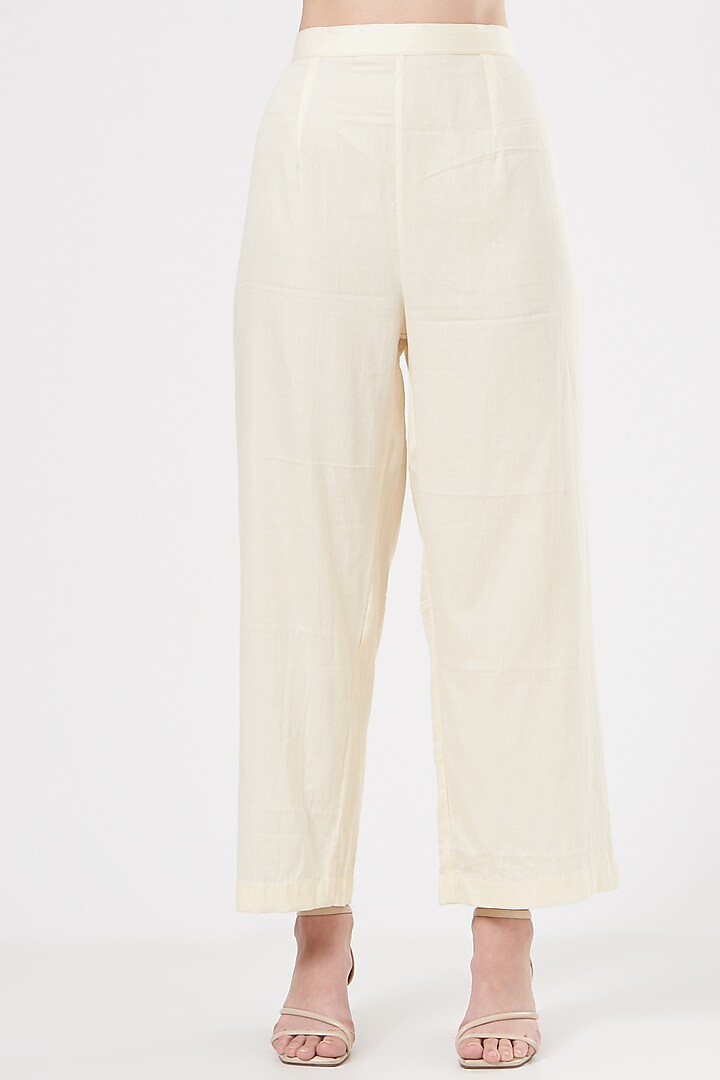 Off-White Embroidered Kurta Set by Peenacolada at Pernia's Pop Up Shop
