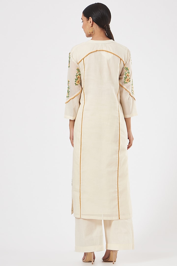 Off-White Resham Embroidered Kurta Set by Peenacolada at Pernia's Pop Up Shop