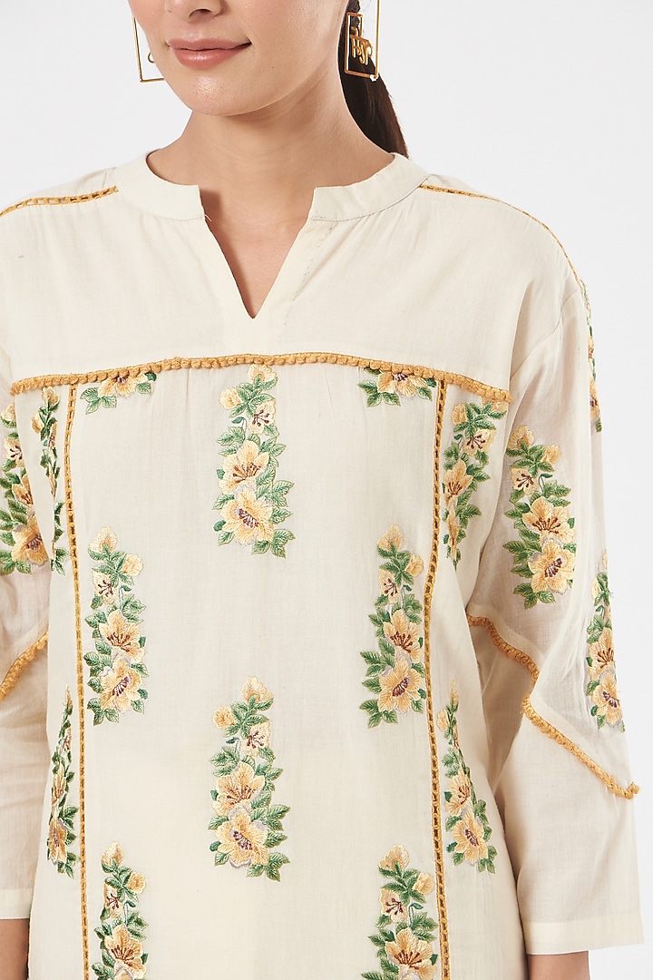 Off-White Resham Embroidered Kurta Set by Peenacolada at Pernia's Pop Up Shop