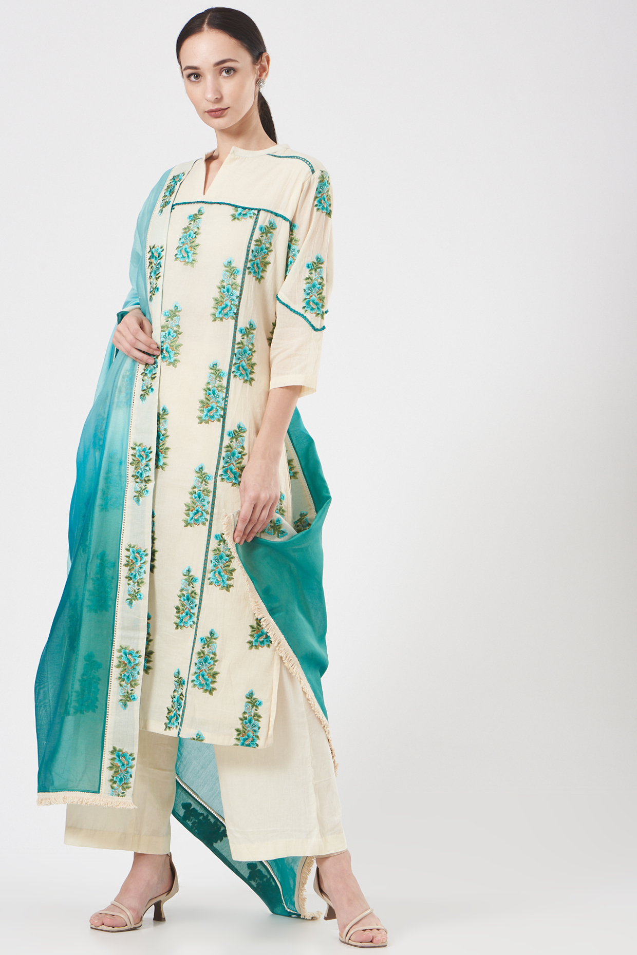 Off-White Mulmul Embroidered Kurta Set by Peenacolada at Pernia's Pop Up Shop
