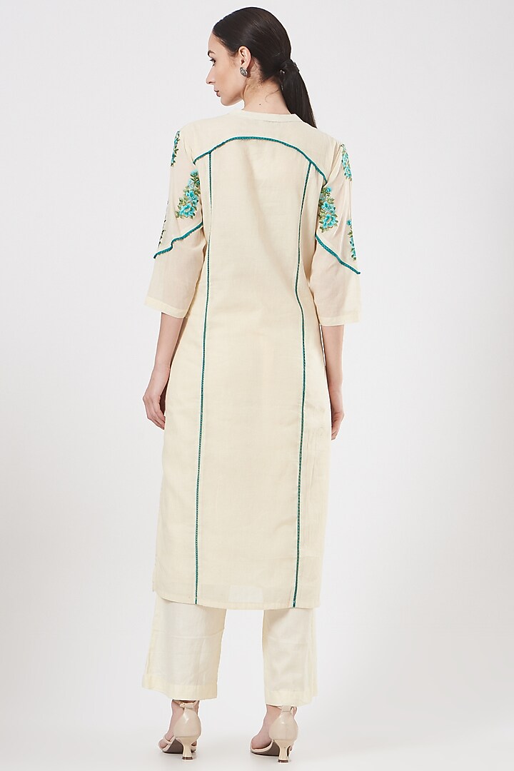 Off-White Mulmul Embroidered Kurta Set by Peenacolada at Pernia's Pop Up Shop