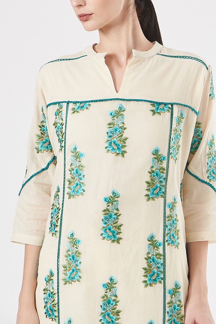 Off-White Mulmul Embroidered Kurta Set by Peenacolada at Pernia's Pop Up Shop