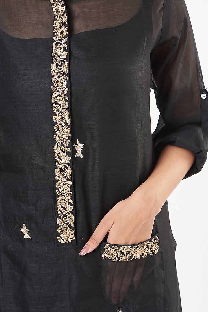 Black Embroidered Kurta Set by Peenacolada at Pernia's Pop Up Shop