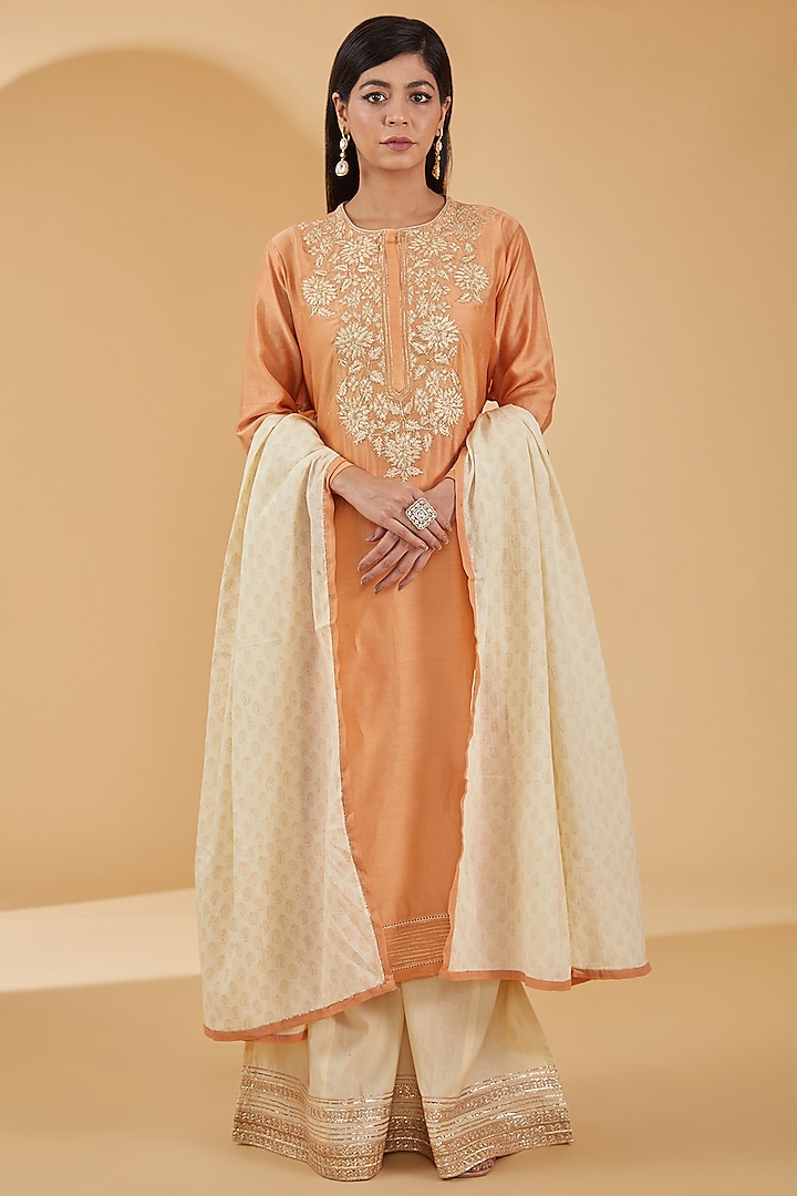 Peach Chanderi Gota & Thread Embroidered Kurta Set by Peenacolada at Pernia's Pop Up Shop