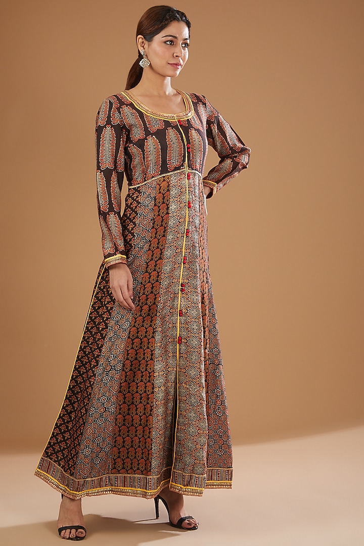 Black Chanderi Printed & Embroidered Kurta Set by Peenacolada at Pernia's Pop Up Shop