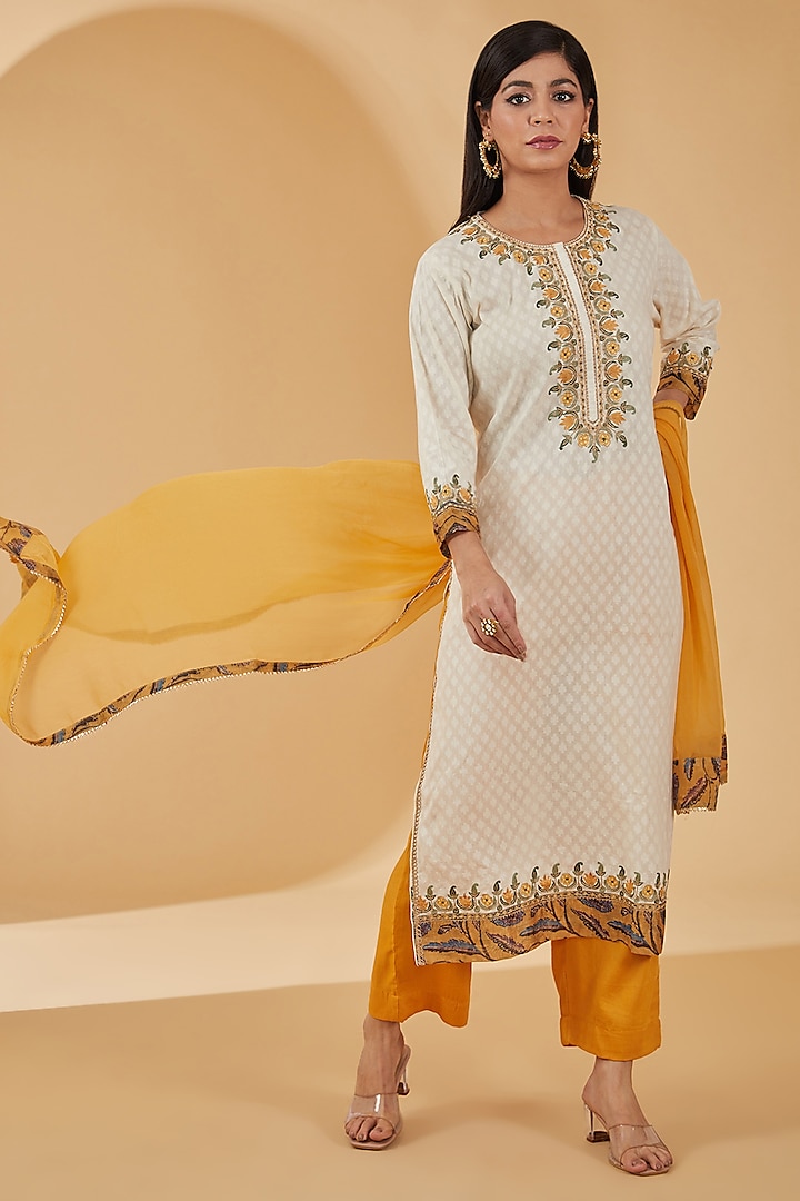 White Cotton Jacquard Aari Embroidered & Digital Printed Kurta Set by Peenacolada at Pernia's Pop Up Shop