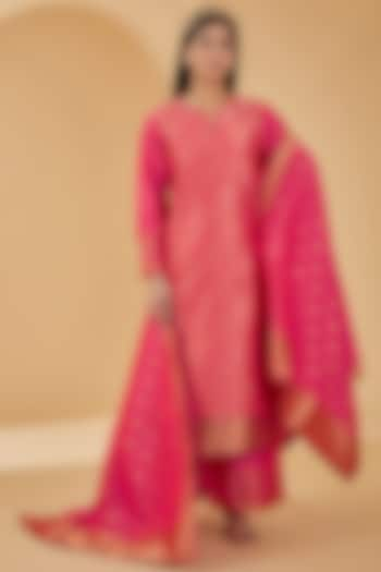 Pink Woven Silk Kurta Set by Peenacolada at Pernia's Pop Up Shop