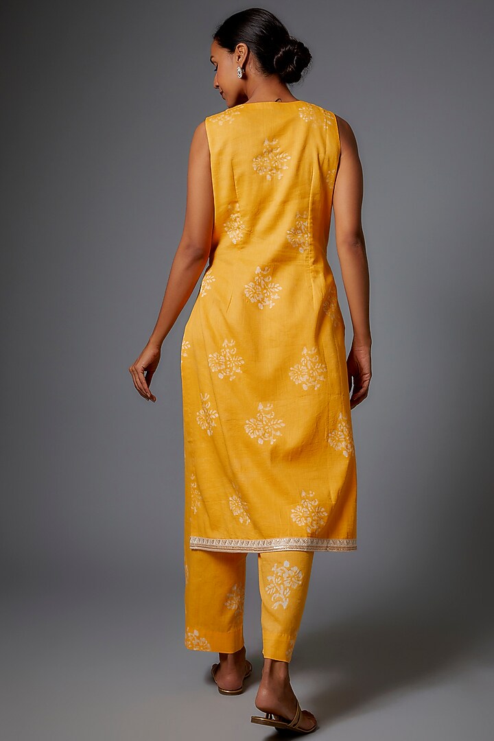 Yellow Cotton Printed Kurta Set by Pehnaav at Pernia's Pop Up Shop