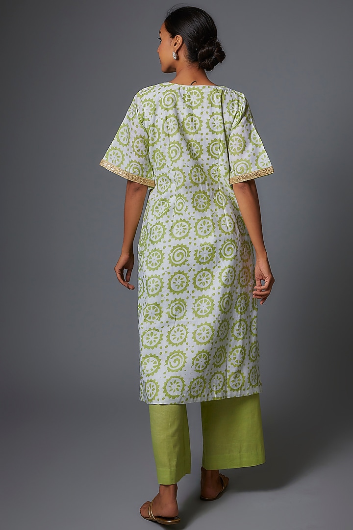 White Cotton Printed Kurta Set by Pehnaav at Pernia's Pop Up Shop