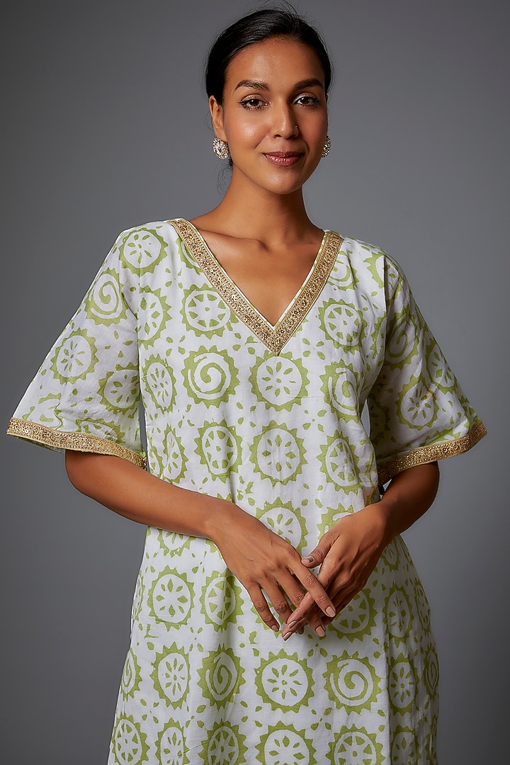 White Cotton Printed Kurta Set by Pehnaav at Pernia's Pop Up Shop