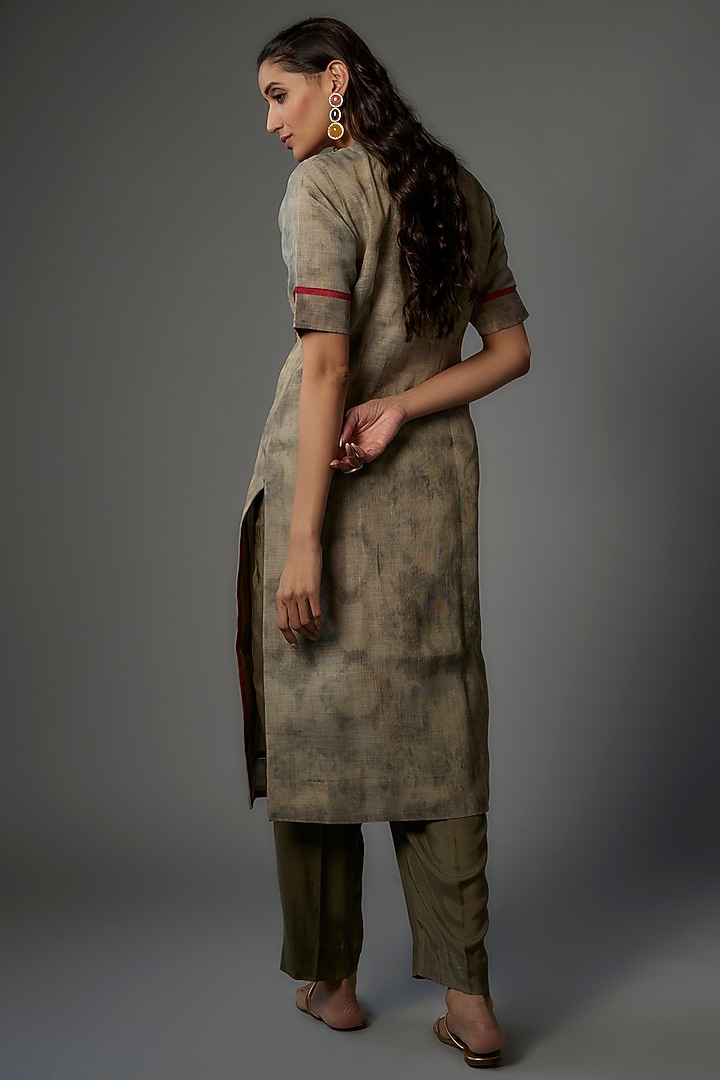 Grey Soft Chanderi Embroidered Kurta Set by Pehnaav at Pernia's Pop Up Shop