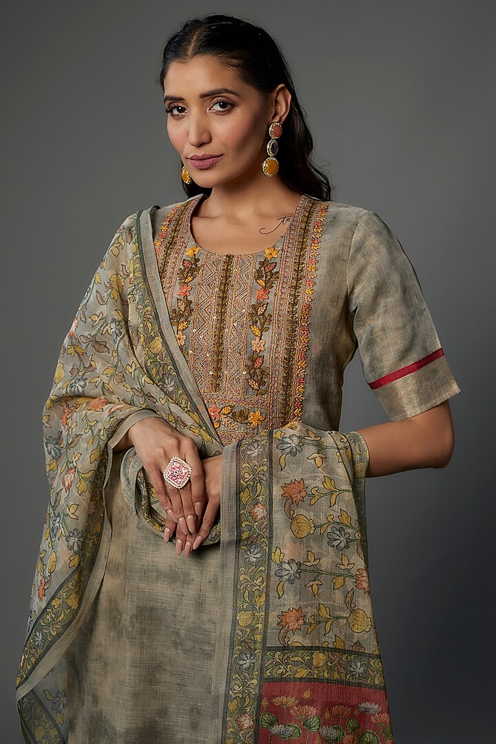 Grey Soft Chanderi Embroidered Kurta Set by Pehnaav at Pernia's Pop Up Shop