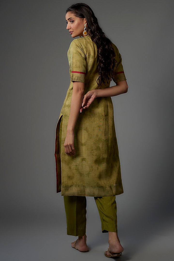 Green Soft Chanderi Embroidered Kurta Set by Pehnaav at Pernia's Pop Up Shop
