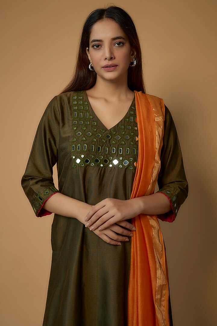 Green Cotton Silk Embroidered Kurta Set by Pehnaav at Pernia's Pop Up Shop
