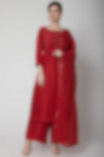 Red Hand Embroidered Kurta Set by Pooja Peshoria at Pernia's Pop Up Shop