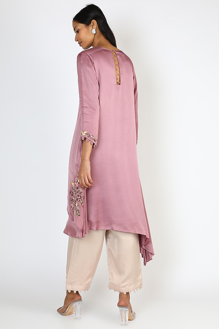 Nostalgia Rose Embroidered Kurta Set by Pallavi Goyal at Pernia's Pop Up Shop
