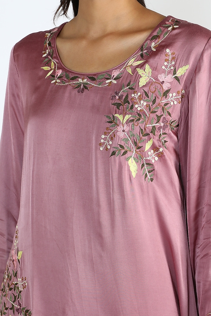 Nostalgia Rose Embroidered Kurta Set by Pallavi Goyal at Pernia's Pop Up Shop
