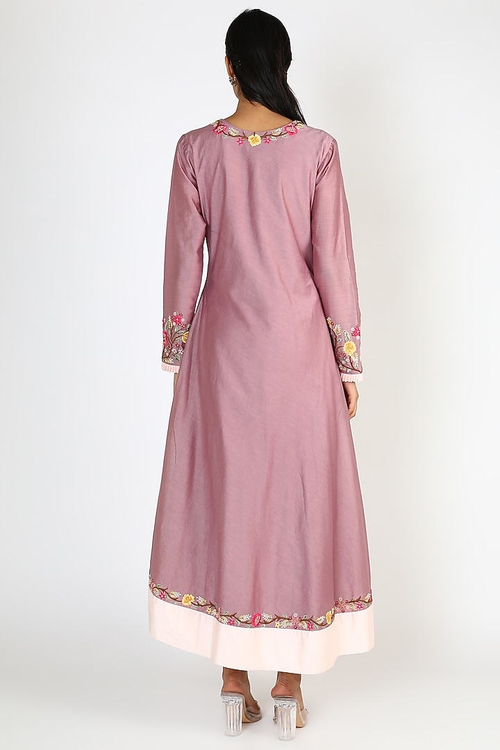 Nostalgia Rose Thread Embroidered Kurta Set by Pallavi Goyal at Pernia's Pop Up Shop