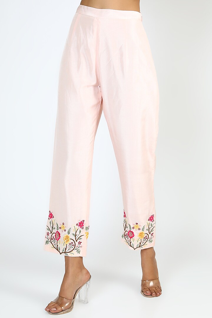 Nostalgia Rose Thread Embroidered Kurta Set by Pallavi Goyal at Pernia's Pop Up Shop