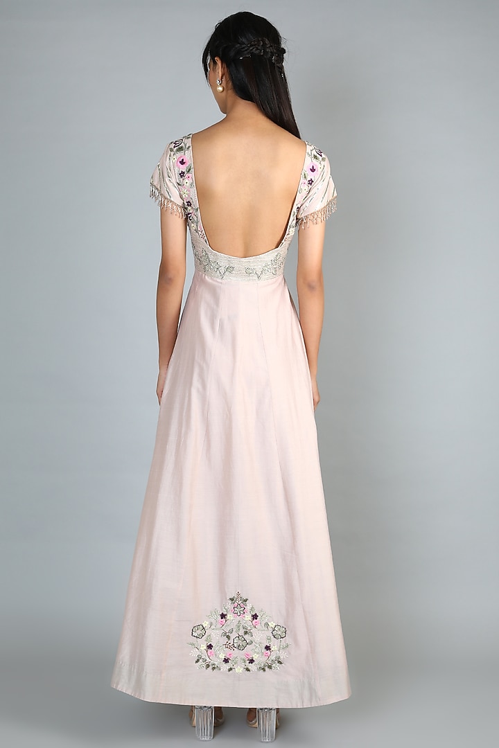 Pink Embroidered Kurta Set by Pallavi Goyal at Pernia's Pop Up Shop