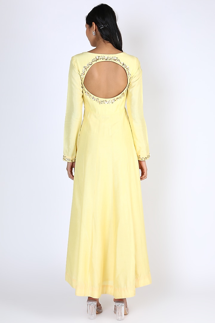Lemon Meringue Embroidered Kalidar Kurta Set by Pallavi Goyal at Pernia's Pop Up Shop