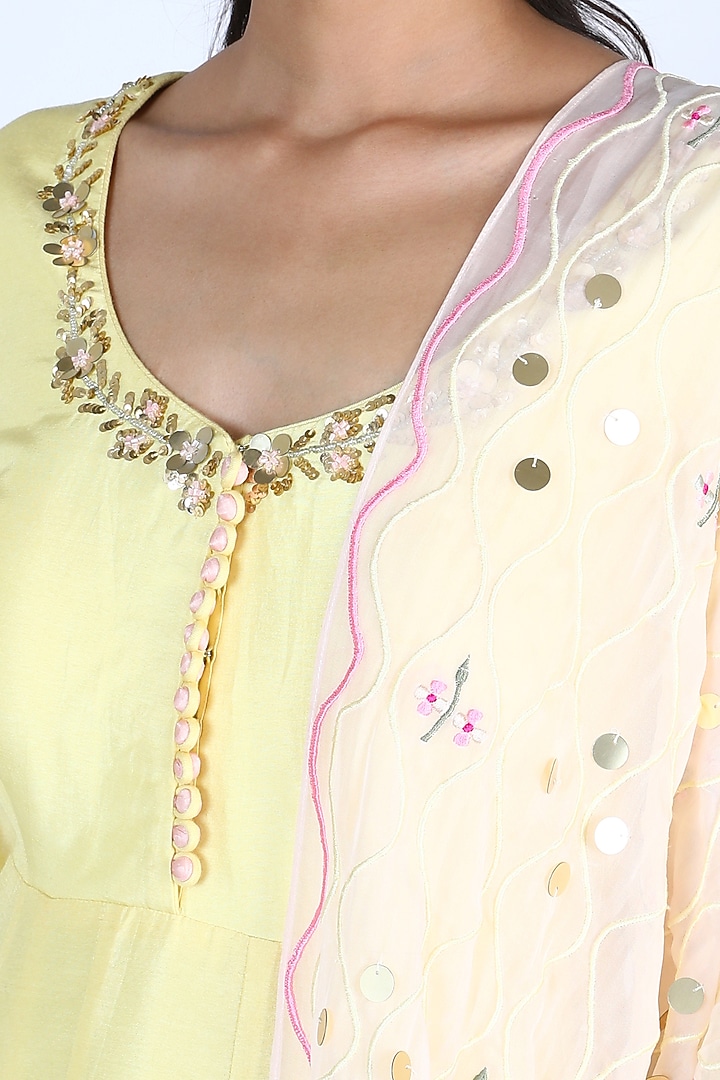 Lemon Meringue Embroidered Kalidar Kurta Set by Pallavi Goyal at Pernia's Pop Up Shop