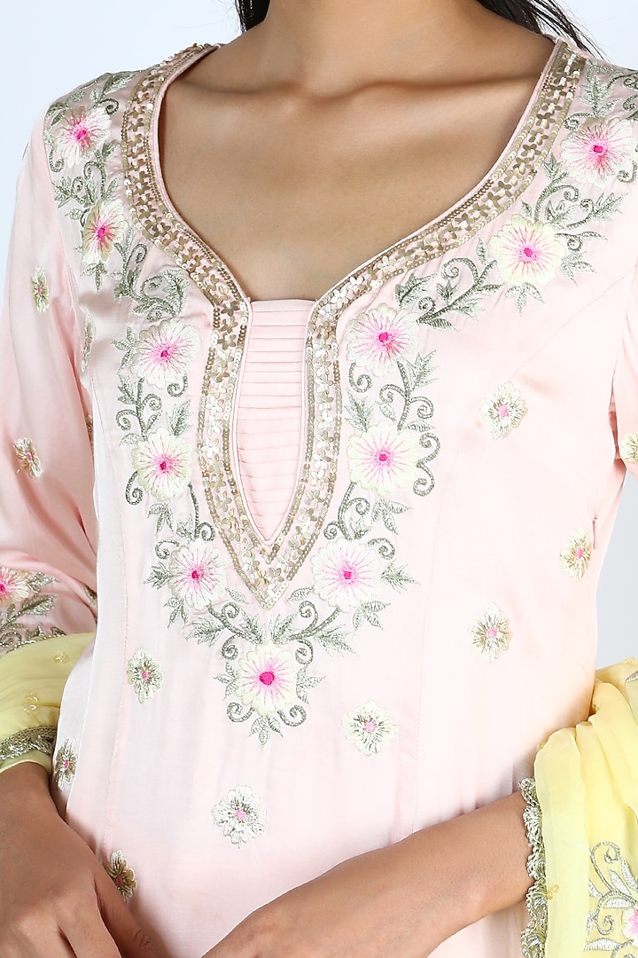 Pink Dogwood Embroidered Kurta Set by Pallavi Goyal at Pernia's Pop Up Shop
