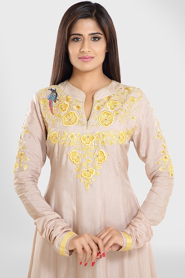 Moonlight Embroidered Kalidar Kurta Set by Pallavi Goyal at Pernia's Pop Up Shop
