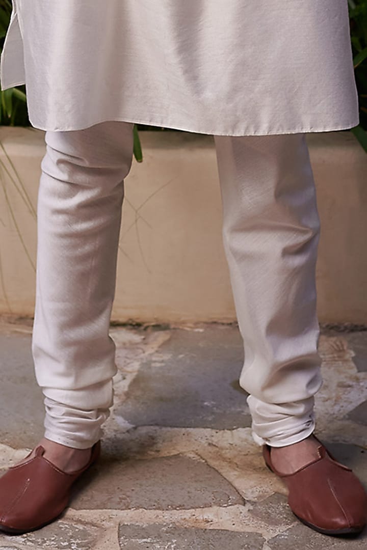 White Raw Silk Bundi Jacket With Kurta Set by Prathyusha Garimella Men at Pernia's Pop Up Shop