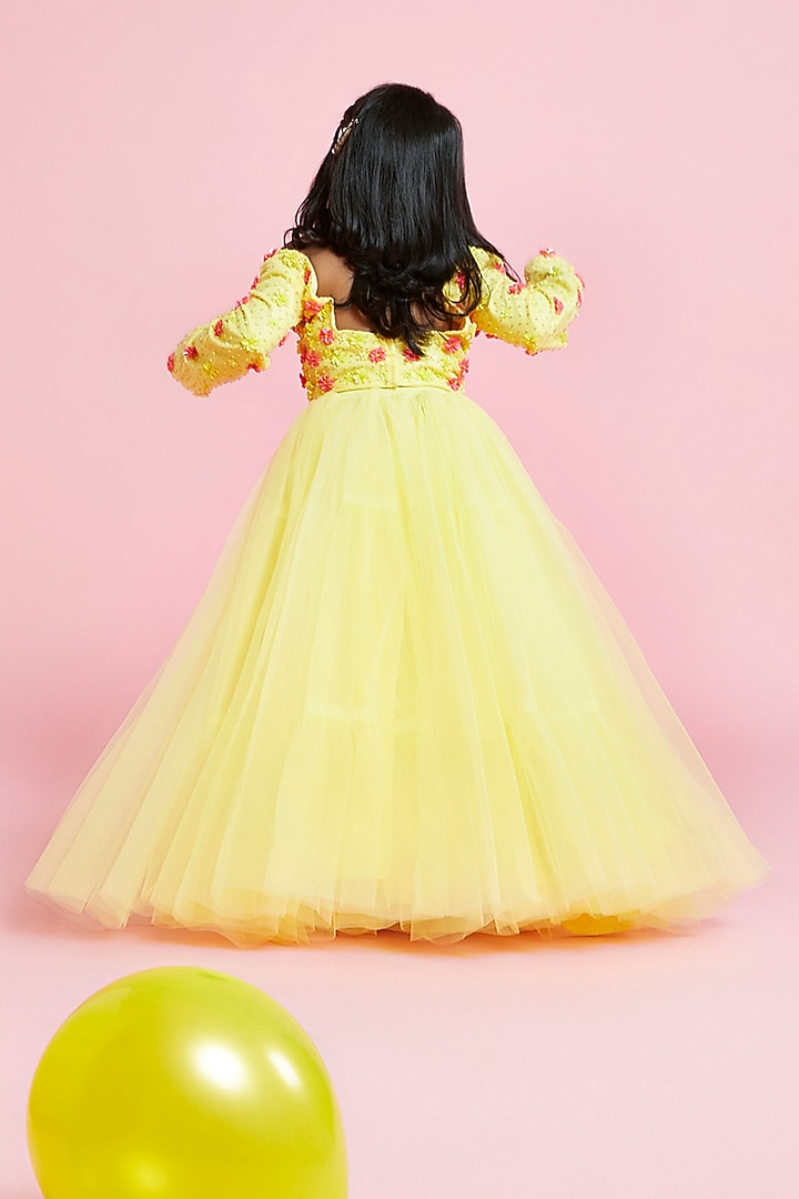 Yellow Tulle Tiered Lehenga Set For Girls by Phatakaa Mini at Pernia's Pop Up Shop