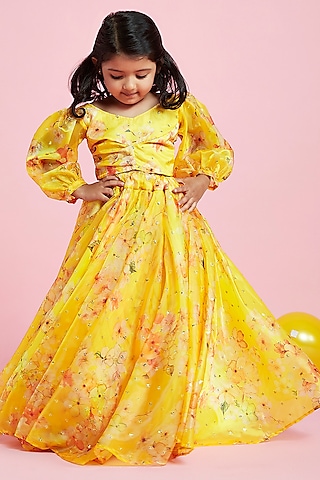 Yellow Silk Organza Floral Printed & Embroidered Lehenga Set For Girls by Phatakaa Mini