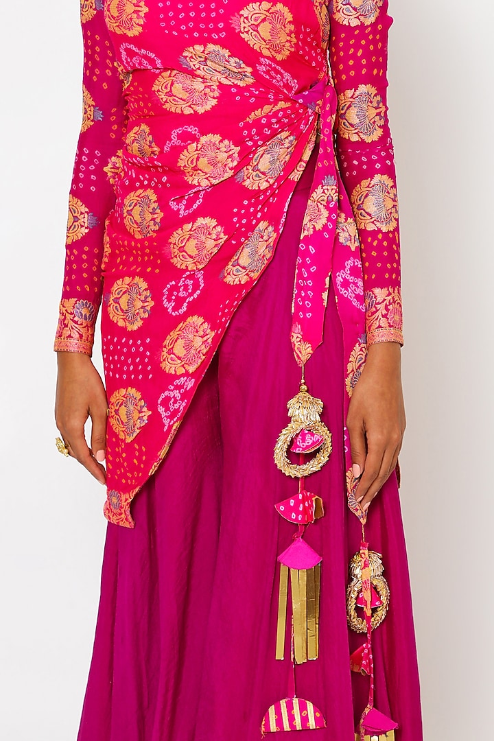 Pink Crepe Bandhej Kurta Set by PhD by House of PiaDeeksh at Pernia's Pop Up Shop