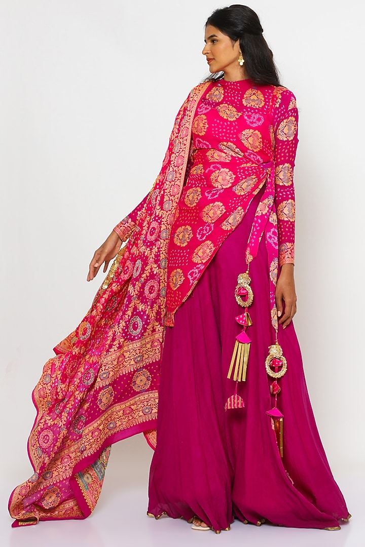 Pink Crepe Bandhej Kurta Set by PhD by House of PiaDeeksh at Pernia's Pop Up Shop